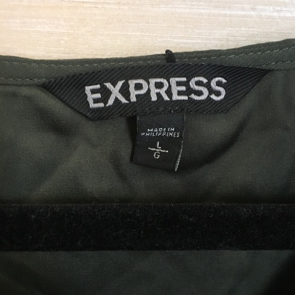 EXPRESS V-neck silky top - Picture 4 of 4